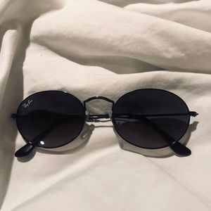 Ray-Ban Oval Flat Lenses - Black & Grey Gradient